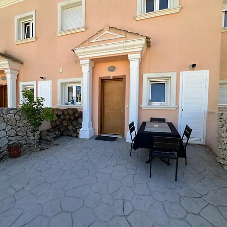 Holiday home Cala-azul Y Jacuzzi
